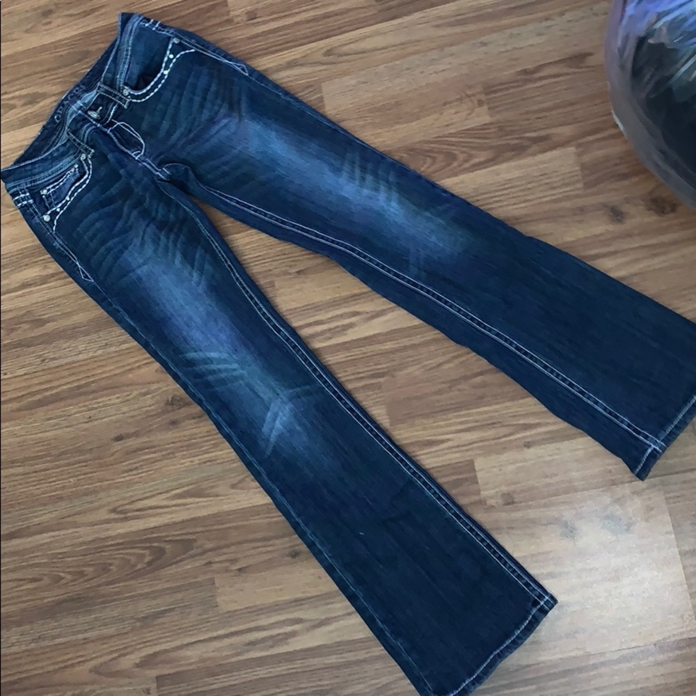 Grace in LA JEANS